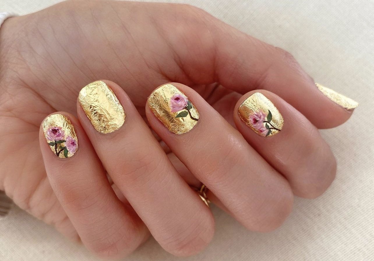 6 τέλεια ανοιξιάτικα σχέδια στα νύχια από τη nail expert της Chanel