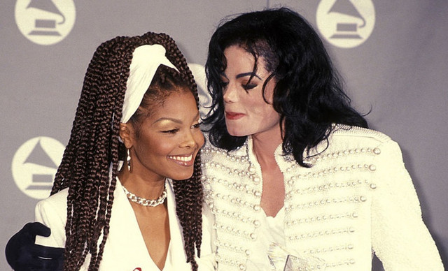 H Janet Jackson αποκαλύπτει: «Ο Michael με φώναζε γουρούνι, πόρνη. Τότε άλλαξαν όλα»