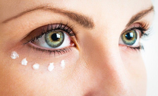 6 λάθη που κάνεις με την κρέμα ματιών και δεν το ήξερες!