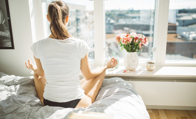 Η άσκηση του 1ος λεπτού που θα σε βοηθήσει με το πρωινό σου άγχος