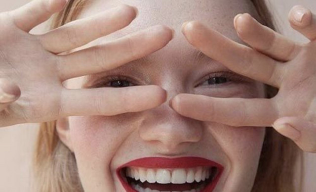 Πως θα καταπολεμήσεις τις πρώτες ρυτίδες στα μάτια – 5 κρέμες που θα λατρέψεις