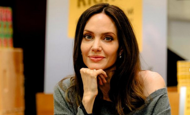 Η Angelina Jolie σε μια συγκλονιστική συνέντευξη με Ιρανή αγωνίστρια για το TIME