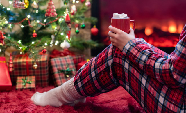 10 χριστουγεννιάτικες πιτζάμες για ατελείωτο χουχούλιασμα κάτω από το δέντρο