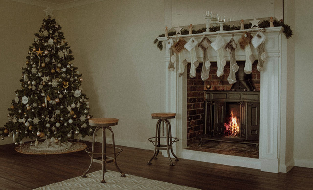 Πραγματικό ή τεχνητό; Ποιο χριστουγεννιάτικο δέντρο ταιριάζει καλύτερα στο σπίτι σου
