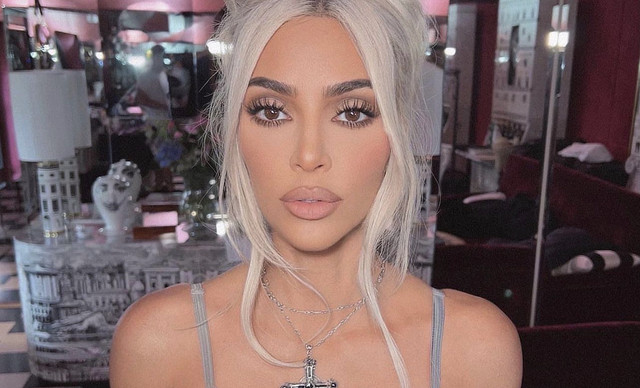 Kim Kardashian: Ο κομμωτής της αποκαλύπτει το μυστικό για την πιο WOW αλογοουρά με όγκο