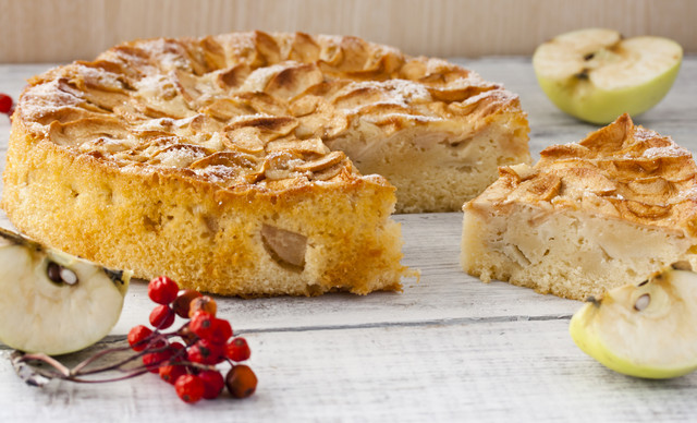 Συνταγή του 5λεπτου: Το τέλειο κέικ μηλόπιτα που μάθαμε από την Αργυρώ