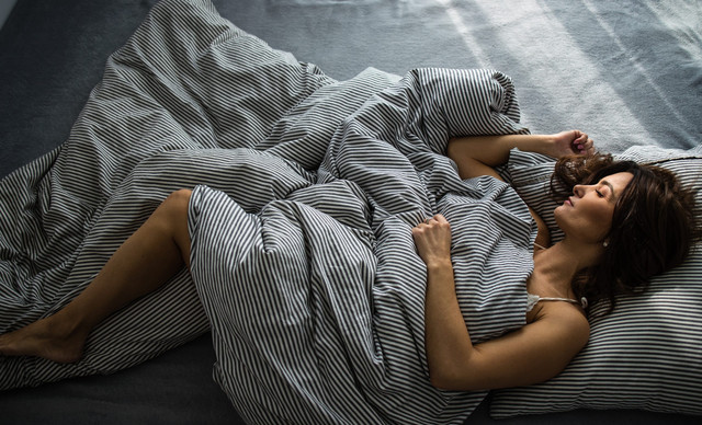 Αυτή η συνήθεια ύπνου μπορεί να αυξήσει τον κίνδυνο άνοιας