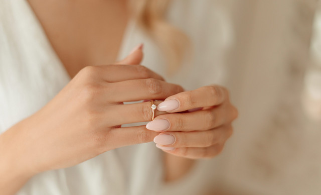 Bridal nails: Ιδέες για το πιο εντυπωσιακό νυφικό μανικιούρ
