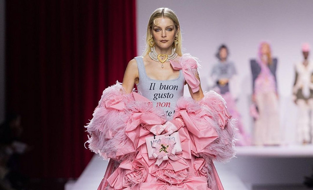 Moschino: Έφερε το “Loud Luxury” ξανά στο προσκήνιο