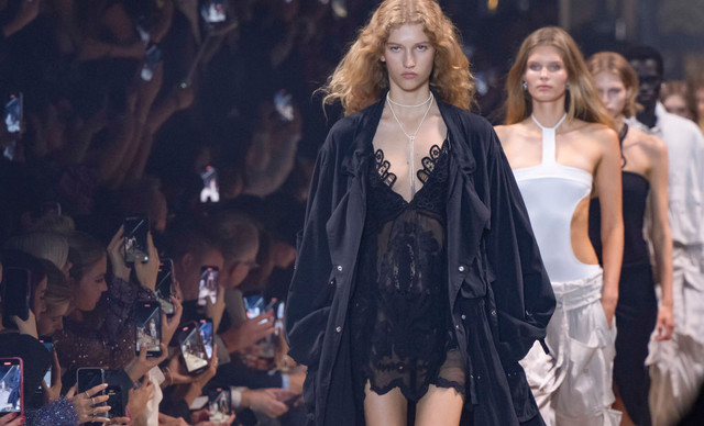 Isabel Marant: Τα μαγιό γίνονται τo next big thing – ναι, φοριούνται ακόμα