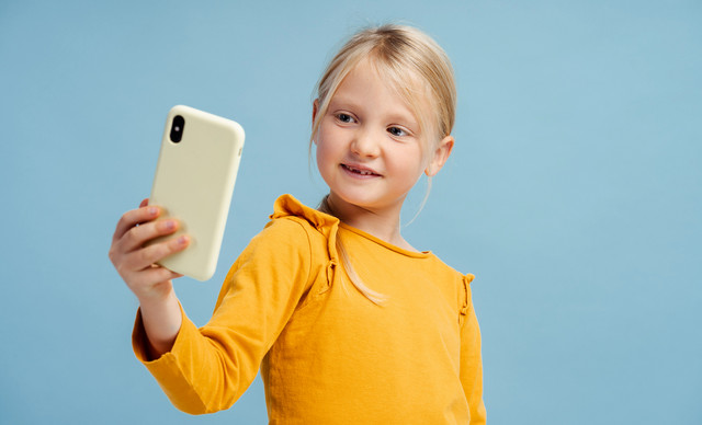 Τι πρέπει να κάνουν οι γονείς για να μειώσουν την ενασχόληση των παιδιών τους με το κινητό