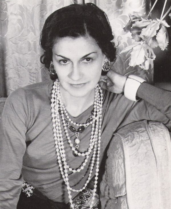 Coco Chanel: Τα 20 πιο δυνατά quotes της πρώτης Influencer της μόδας!