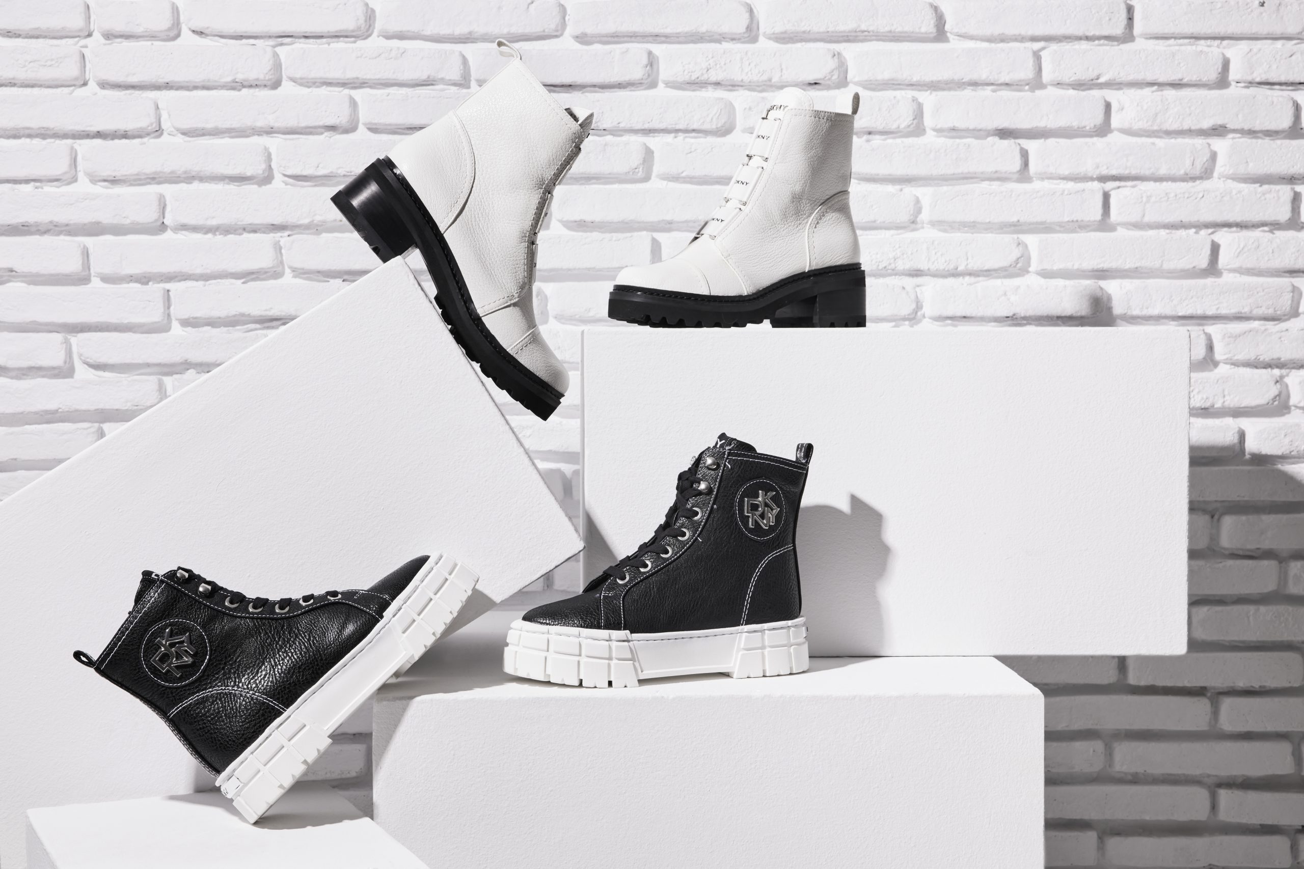H DKNY παρουσιάζει τις πιο hot τάσεις στα παπούτσια της σεζόν