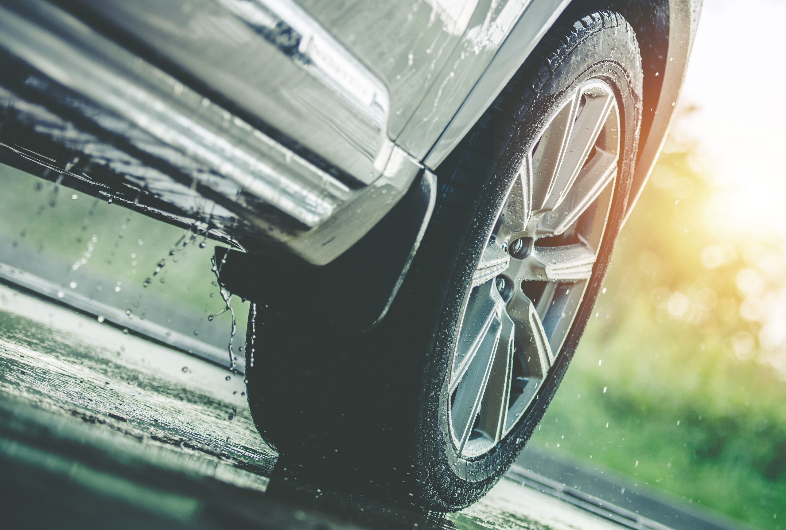 Οδήγηση με βροχή: Συμβουλές για να μην αντιμετωπίσεις κανένα πρόβλημα