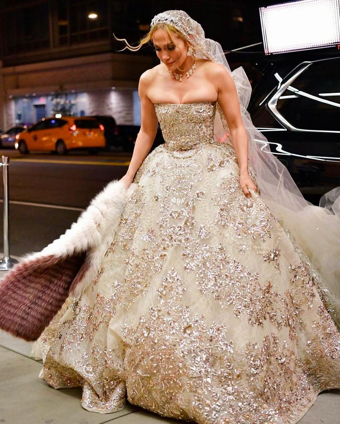Η Jennifer Lopez νύφη με παραμυθένιο νυφικό