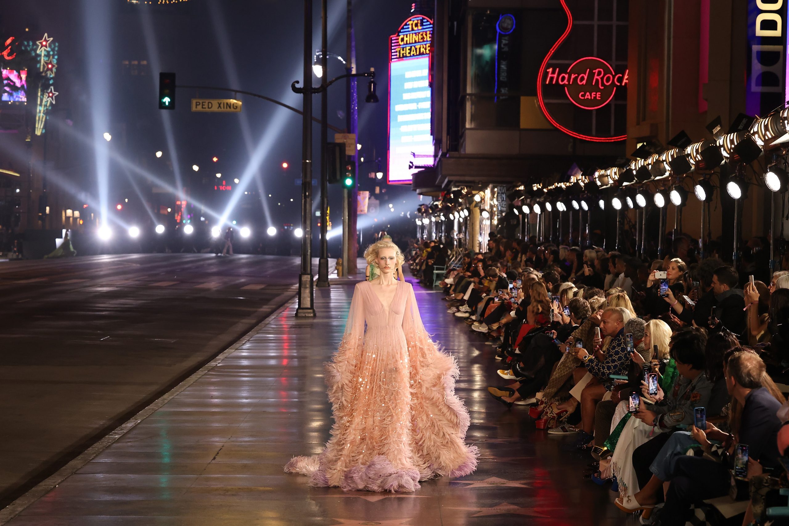 Gucci Show: Έκλεισε η Hollywood Boulevard για να παρελάσουν τα μοντέλα!