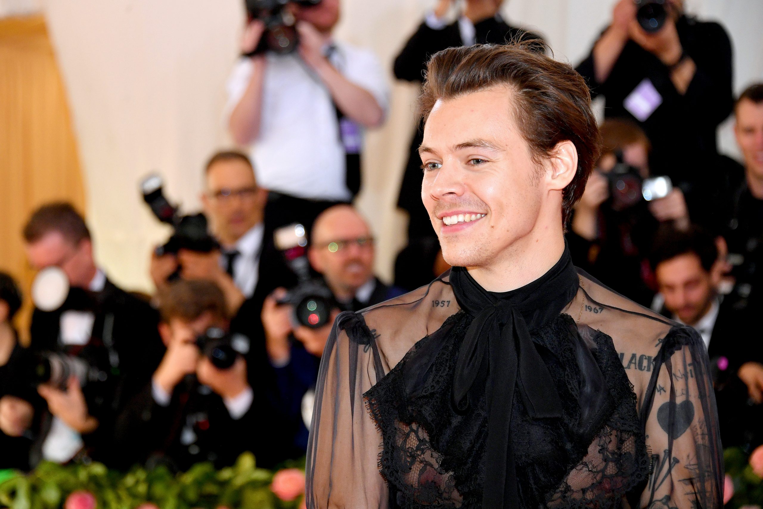 Harry Styles: Πόσο σέξι είναι ένα αγόρι με φόρεμα Υψηλής Ραπτικής;