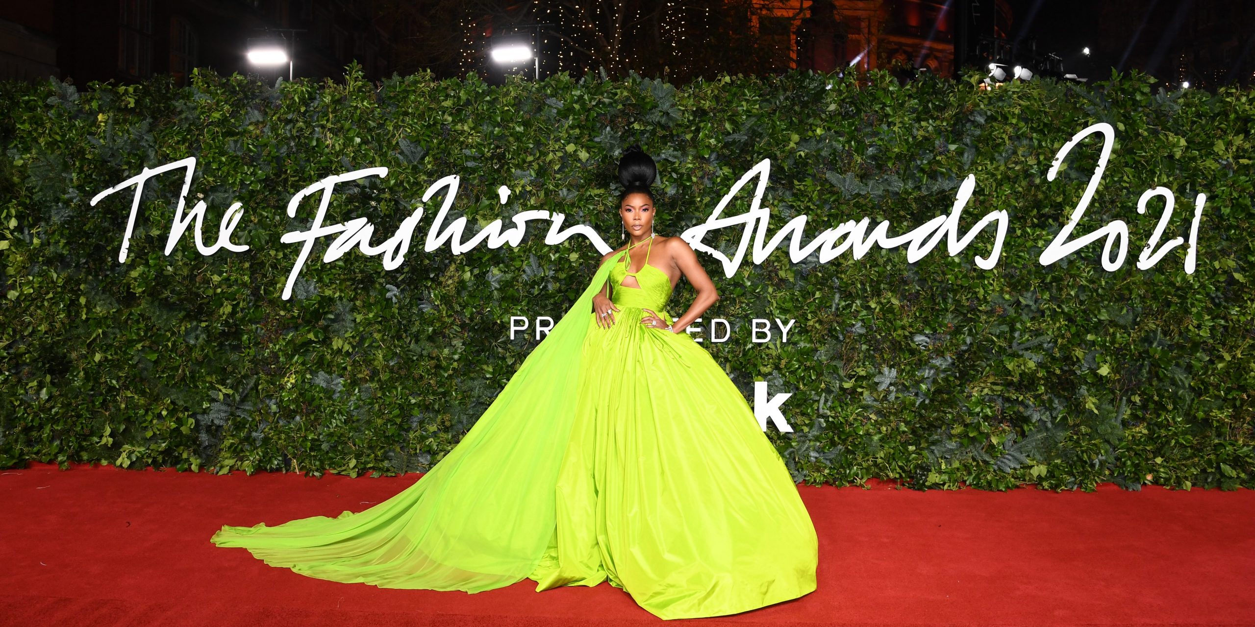 Fashion Awards 2021: Τα ωραιότερα looks της λαμπερής βραδιάς #RedCarpet