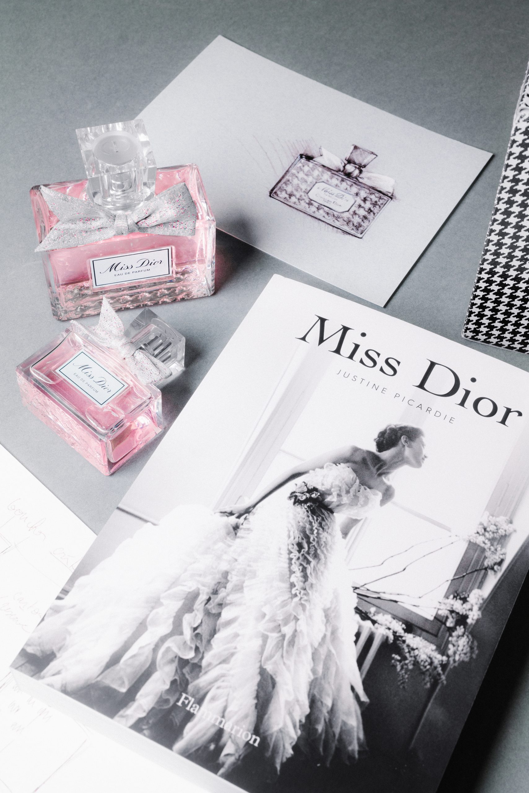 "A Story of Courage and Couture": H Miss Dior... έγινε βιβλίο.
