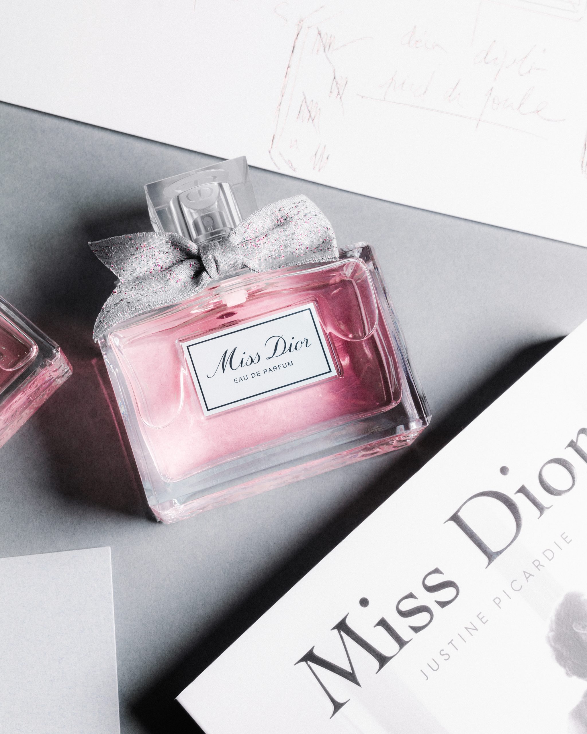 "A Story of Courage and Couture": H Miss Dior... έγινε βιβλίο.
