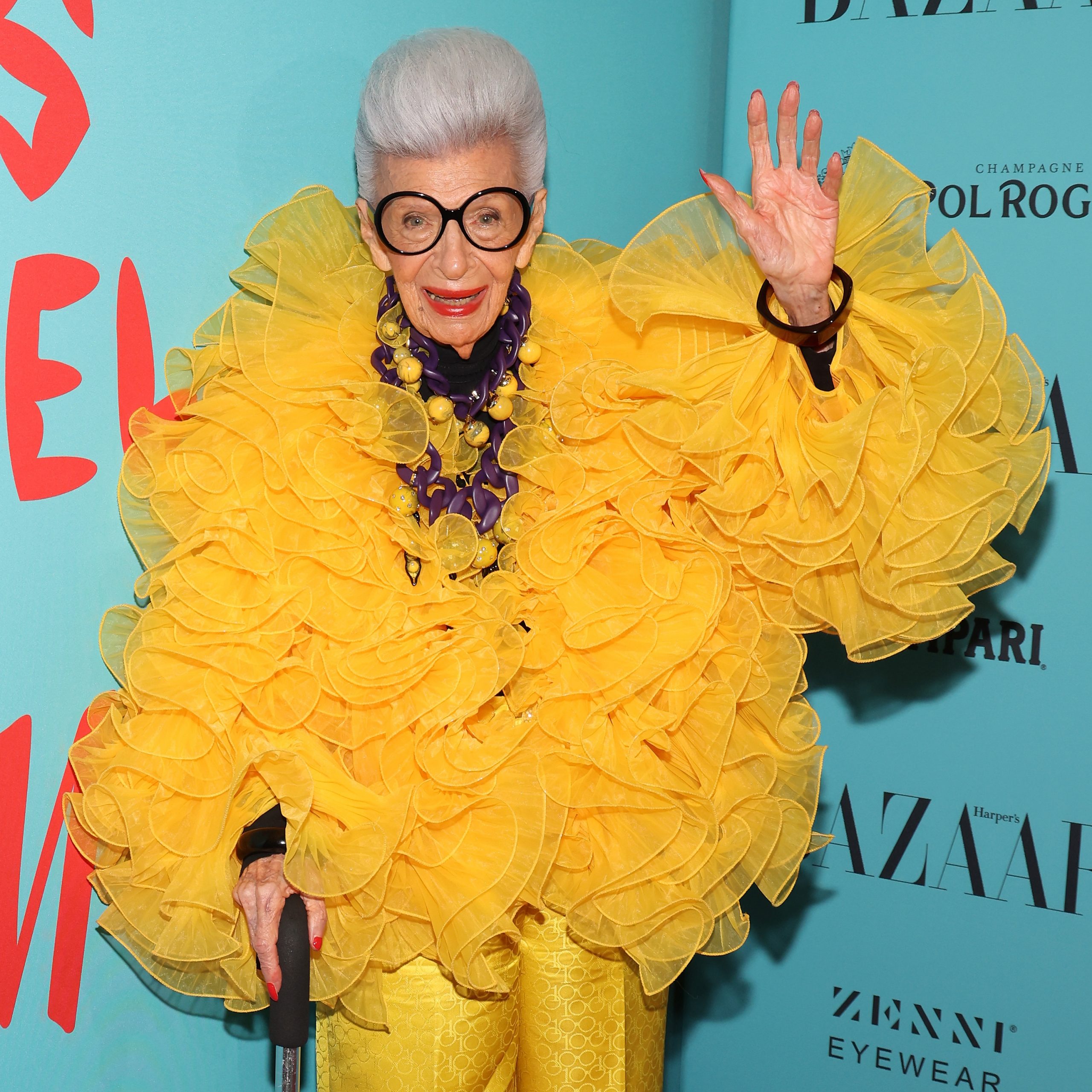 H Iris Apfel συνεργάζεται με την H&M και ήδη κάνουν ουρά στα καταστήματα…