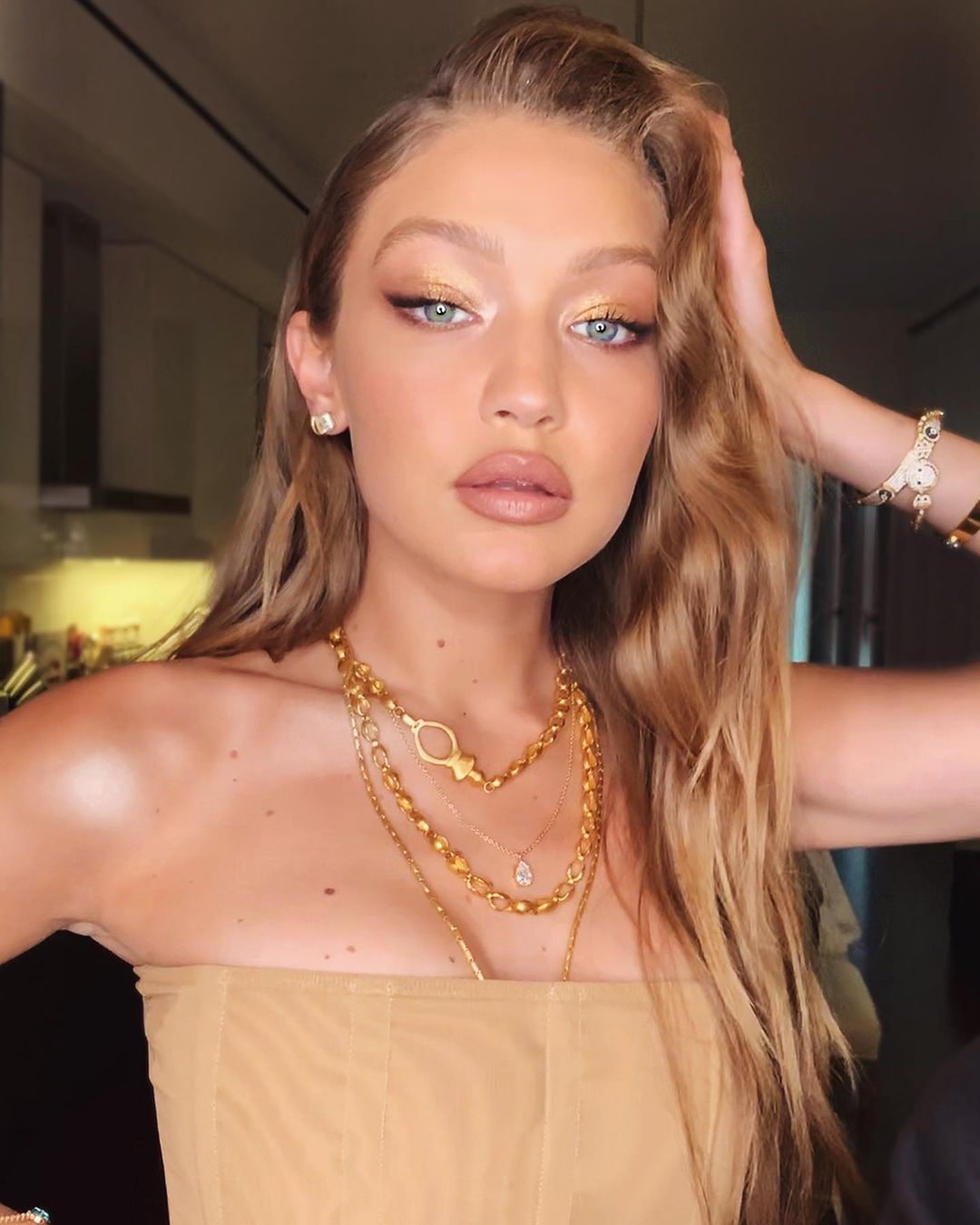 Gigi Hadid: Δες το νέο χρώμα στα μαλλιά της και μάθε tips από τον προσωπικό της colorist