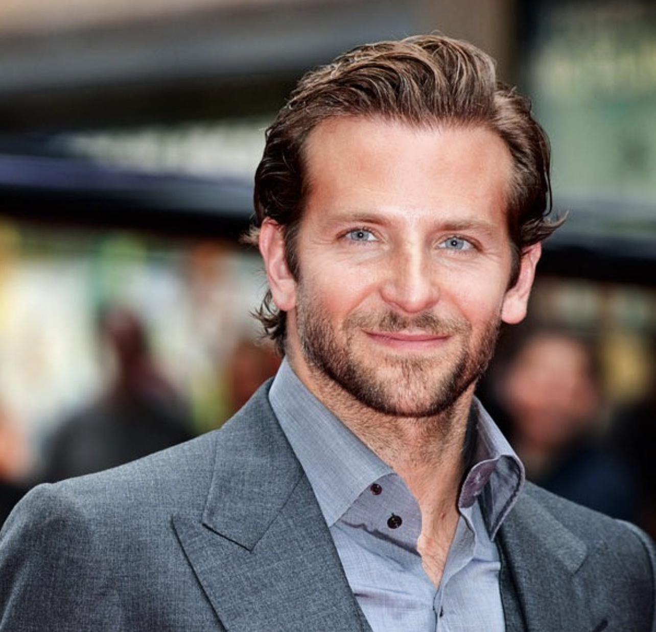 Bradley Cooper: κλείνει  τα 47 πιο γοητευτικός από ποτέ!