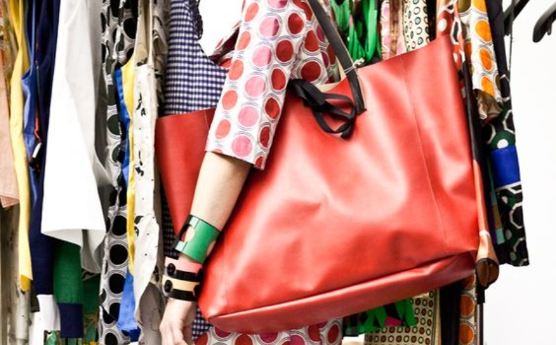 Second hand shopping: Η τάση που επανέρχεται ως high fashion το 2022