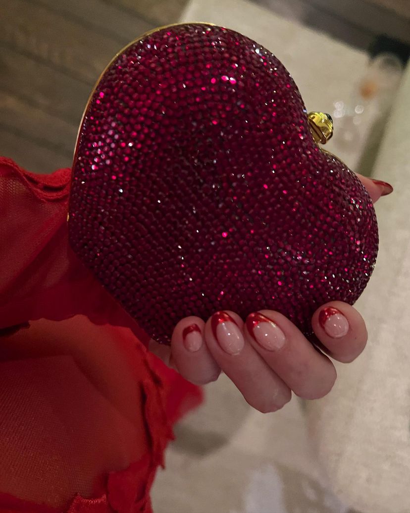Η Kourtney Kardashian πόσταρε 3 super ιδέες για Valentine's Manicure
