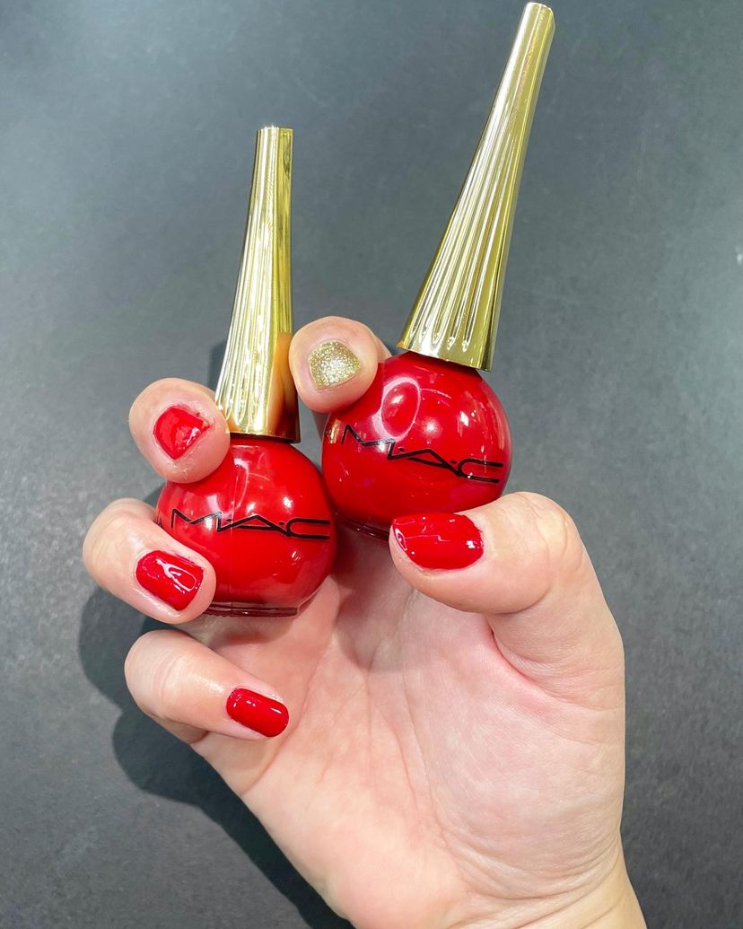 10 κόκκινα βερνίκια νυχιών για DIY Valentine's manicure!