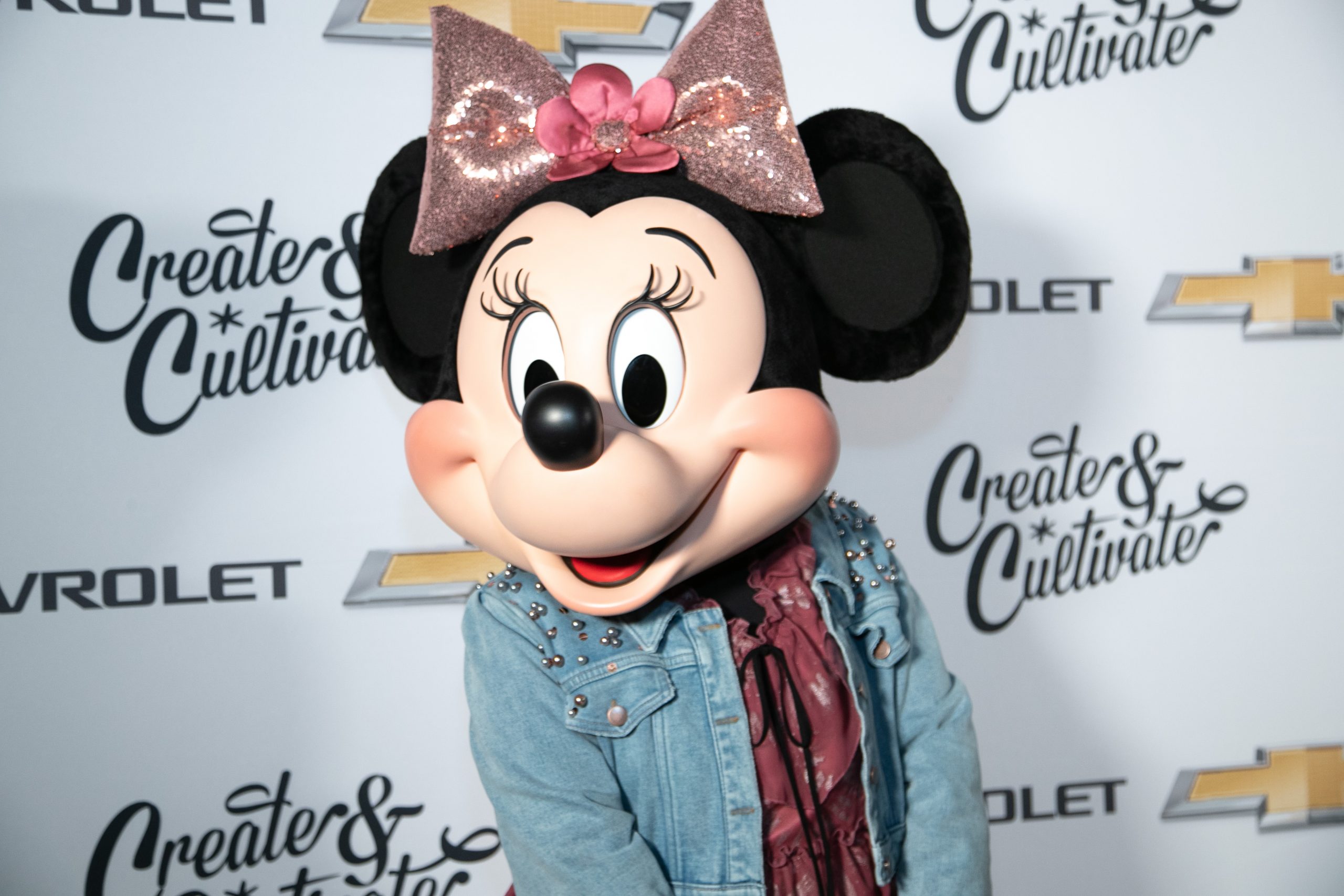 Stella McCartney: Σχεδιάζει το κουστούμι της Minnie για τα 30 χρόνια της Disneyland