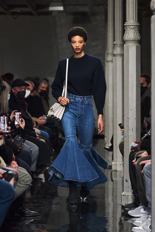 Skirt Jeans: Το νέο essential trend στα παντελόνια