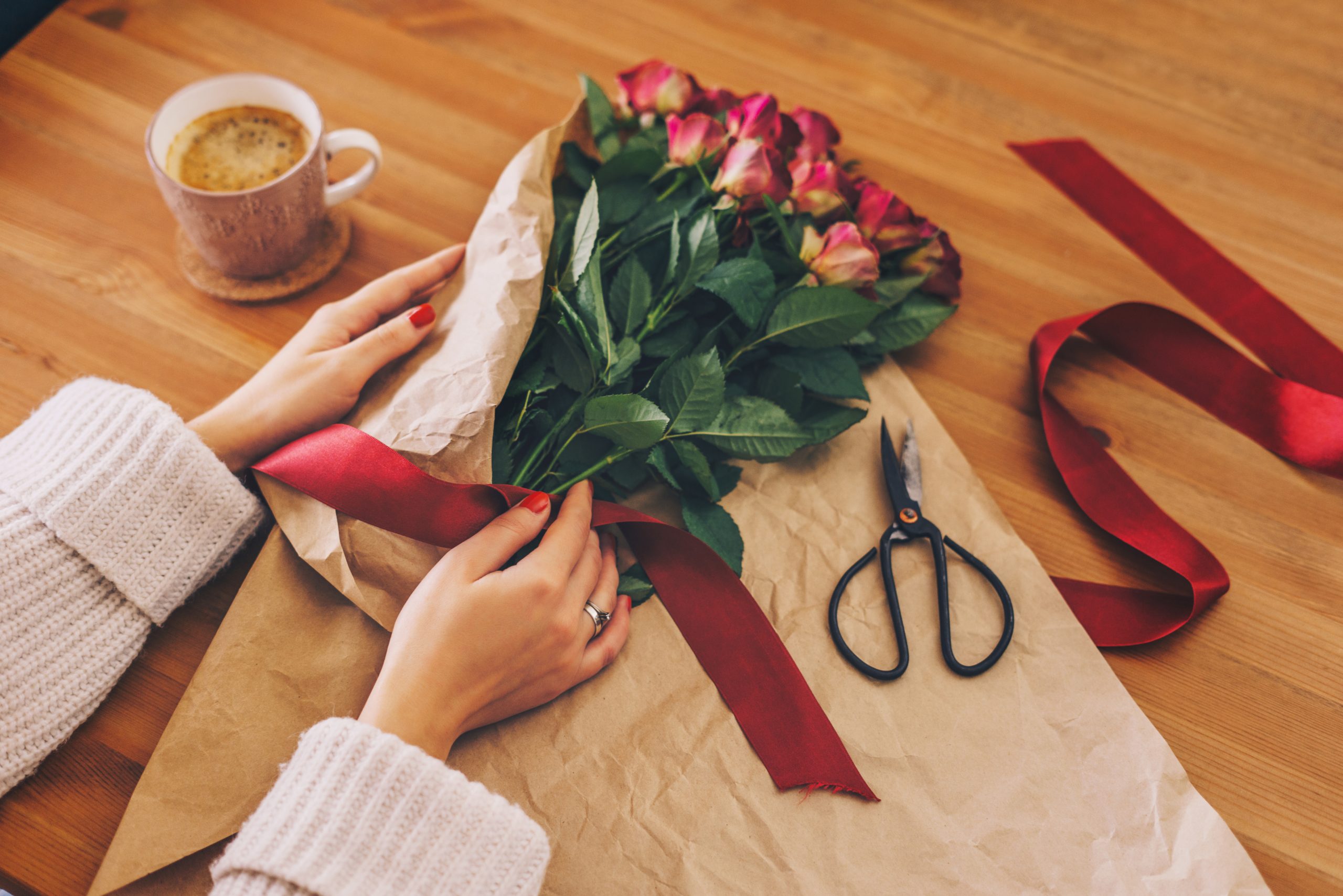 10 κόκκινα βερνίκια νυχιών για DIY Valentine’s manicure!