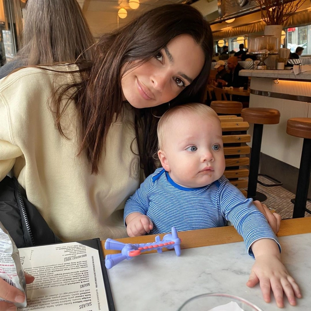 Emily Ratajkowski: Οι πιο χαριτωμένες φωτογραφίες από τα πρώτα γενέθλια του γιου της