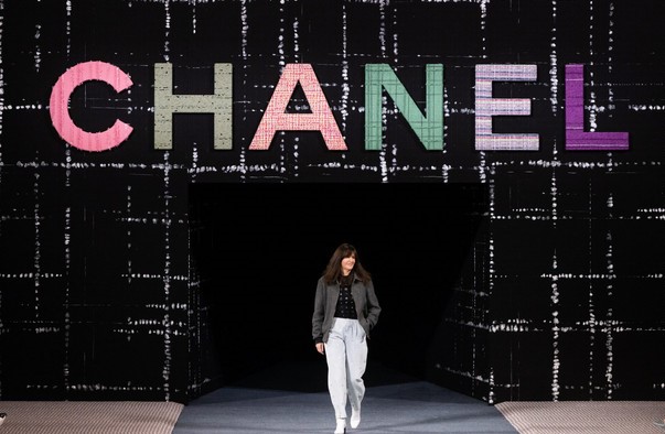Chanel Fashion show 2022 με έντονη 60’s νοσταλγία