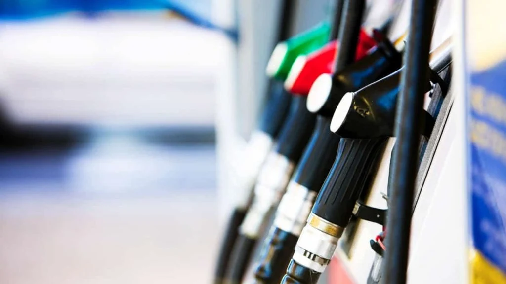 Μέση τιμή αμόλυβδης βενζίνης: αύξηση 31,8% σε ένα χρόνο