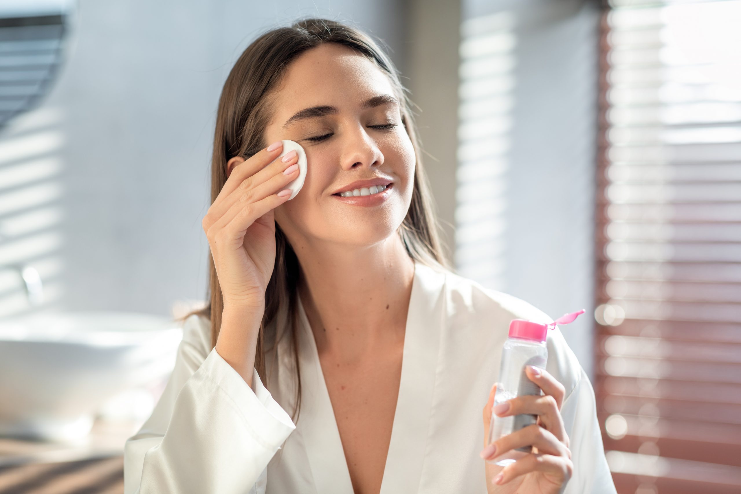 3 χρήσεις του micellar water που θα σου φανούν χρήσιμες- όχι μόνο στο μακιγιάζ