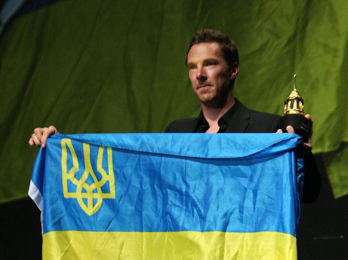 Το Hollywood βάζει βαθιά το χέρι στην τσέπη και στηρίζει την Ουκρανία