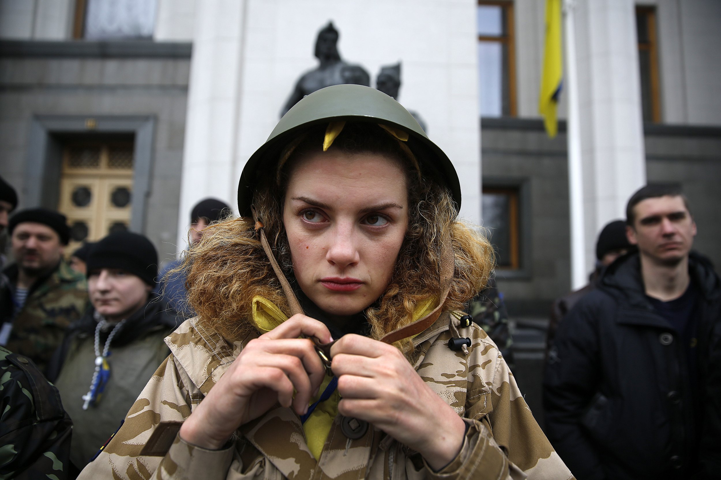 Πόλεμος στην Ουκρανία: Οι γυναίκες επιστρέφουν για να πολεμήσουν
