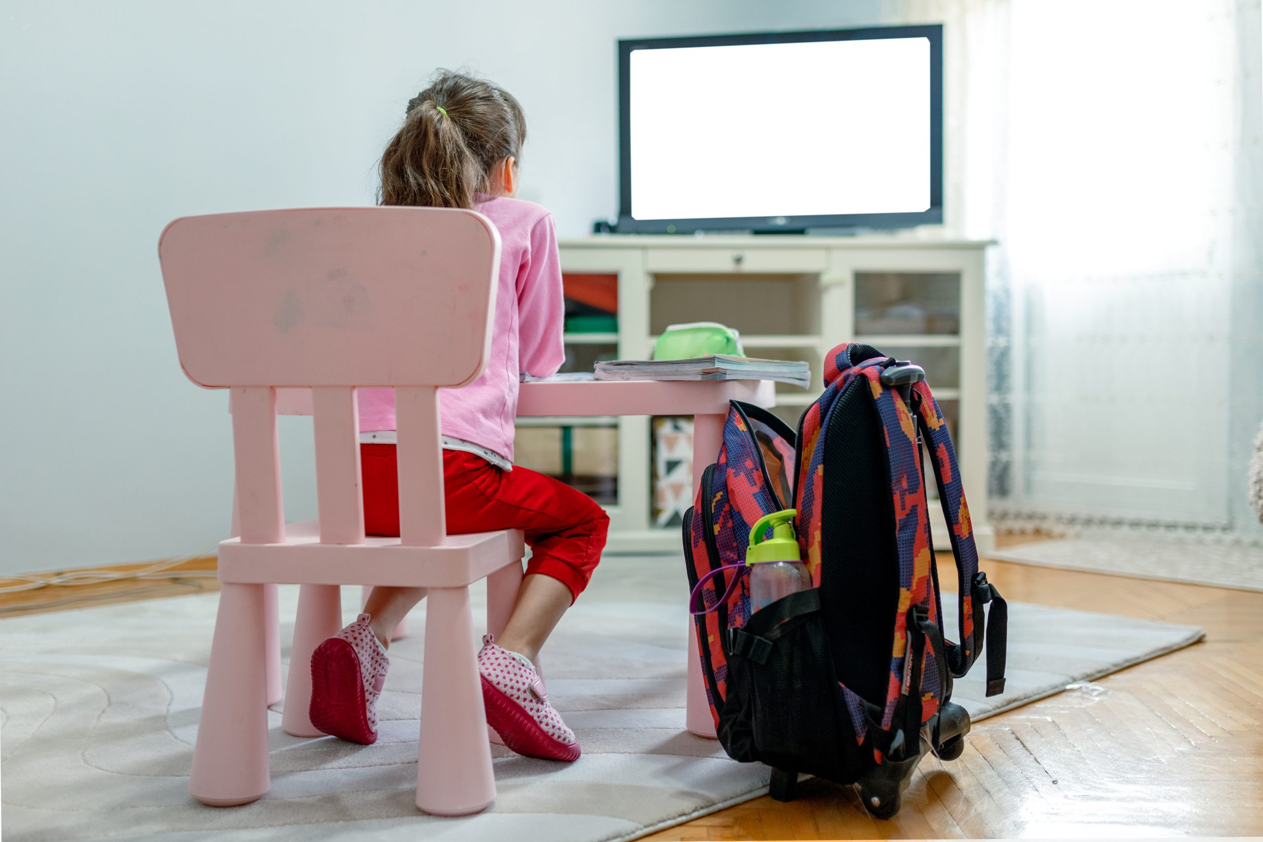 Πόση τηλεόραση κάνει να βλέπει το παιδί; Η παιδίατρος συμβουλεύει