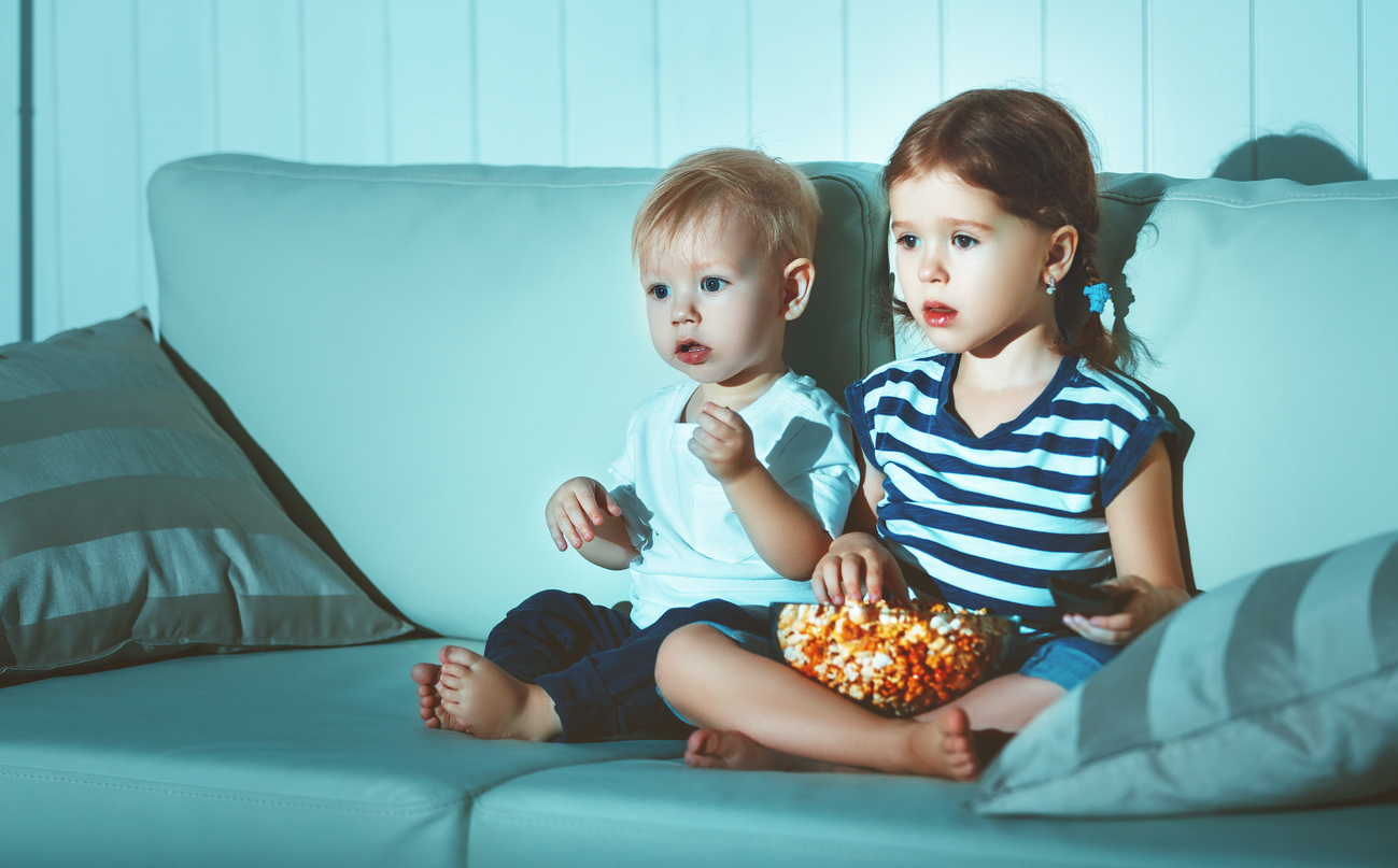 Πόση τηλεόραση κάνει να βλέπει το παιδί; Η παιδίατρος συμβουλεύει