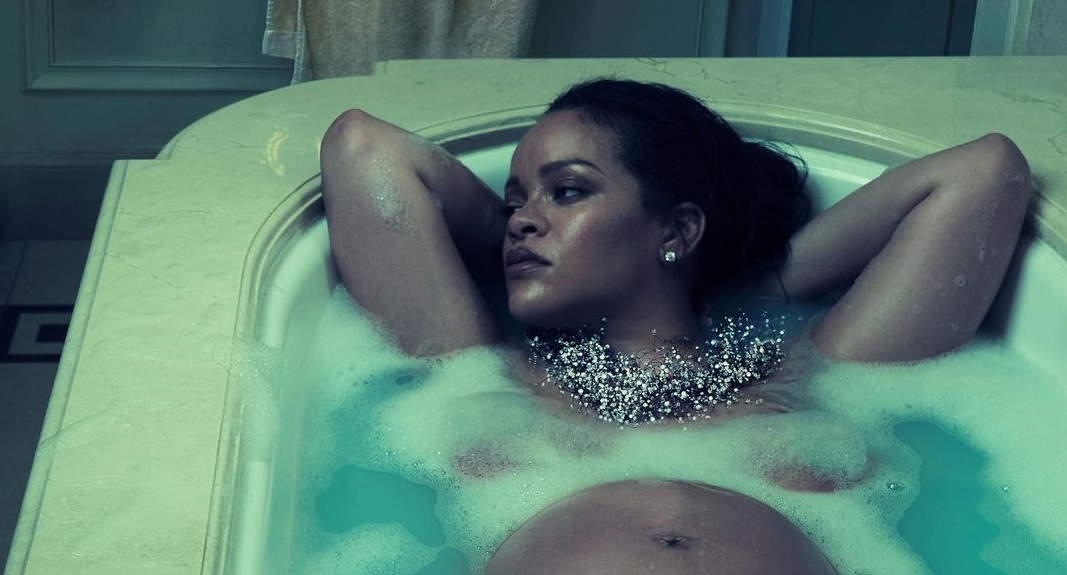 Rihanna: Fashion icon και στην εγκυμοσύνη – Ποζάρει για το εξώφυλλο περιοδικού μόδας