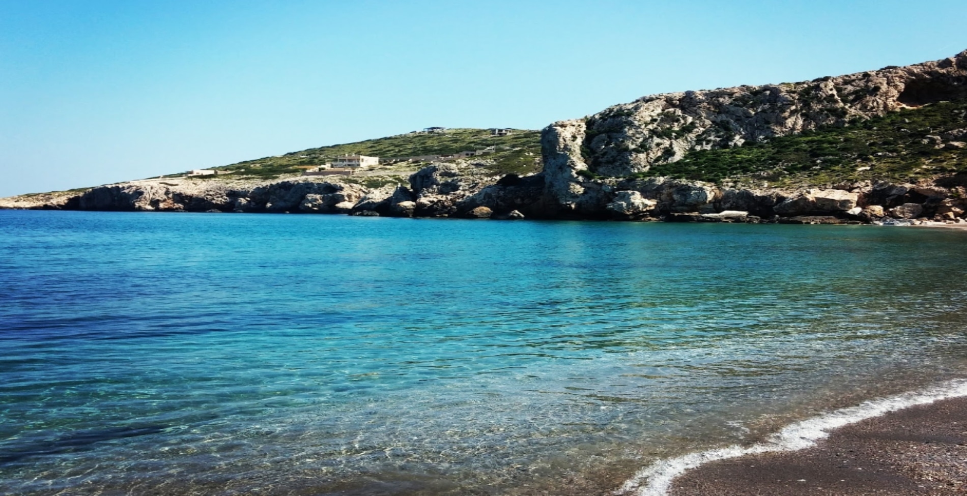 5 κοντινές παραλίες στην Αττική για τις πρώτες βουτιές