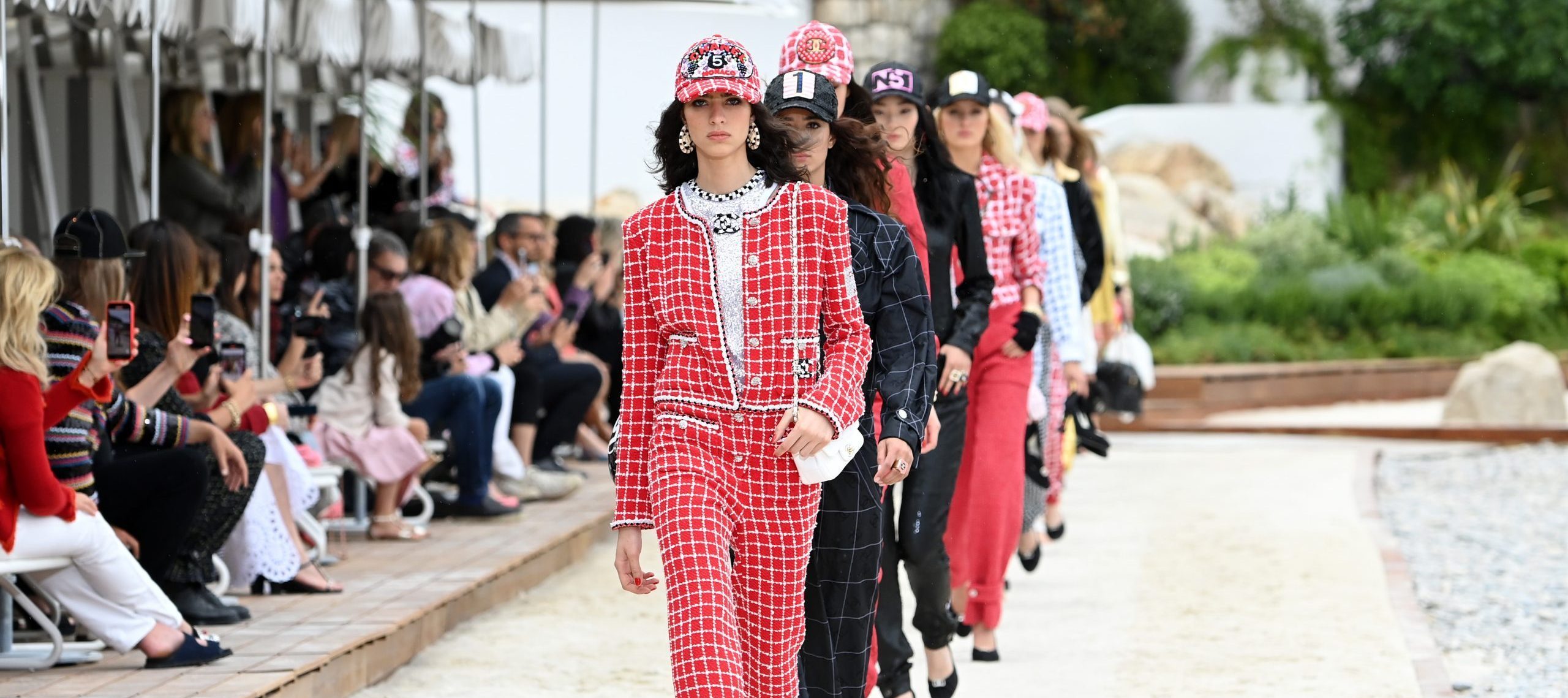 Chanel Cruise 2022/23: Όταν η κοσμοπολίτη αύρα συναντά το coolness της Formula 1