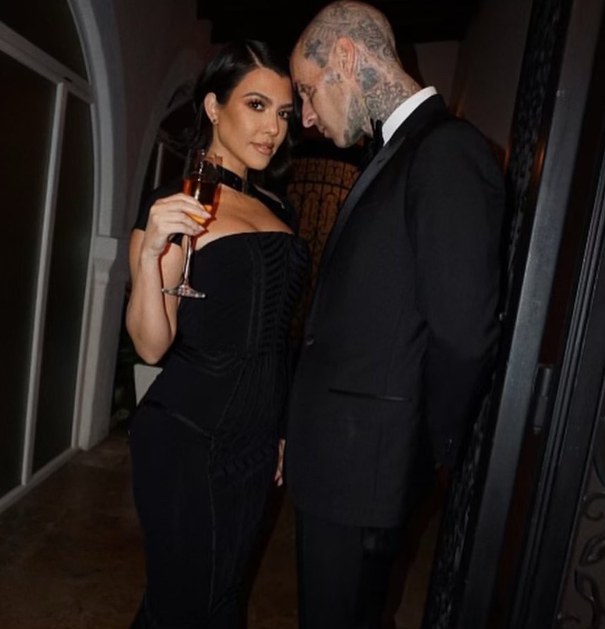 Kourtney Kardashian – Travis Barker: Οι πρώτες εικόνες από τον θρησκευτικό γάμο στην Ιταλία