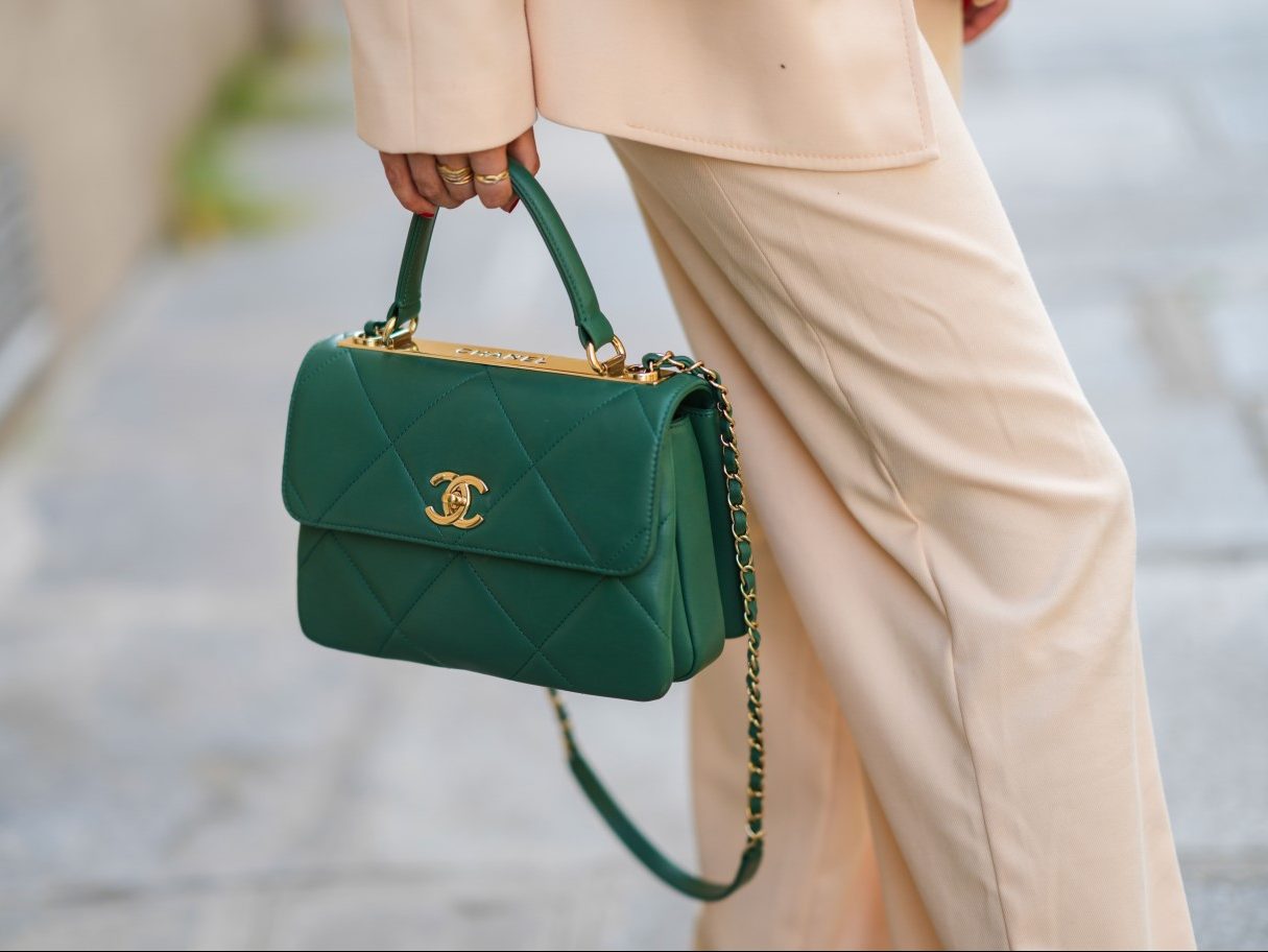 Οι Chanel bags αποτελούν επένδυση. Γιατί οι ειδικοί πιστεύουν ότι τώρα είναι η σωστή στιγμή να αγοράσεις μία;