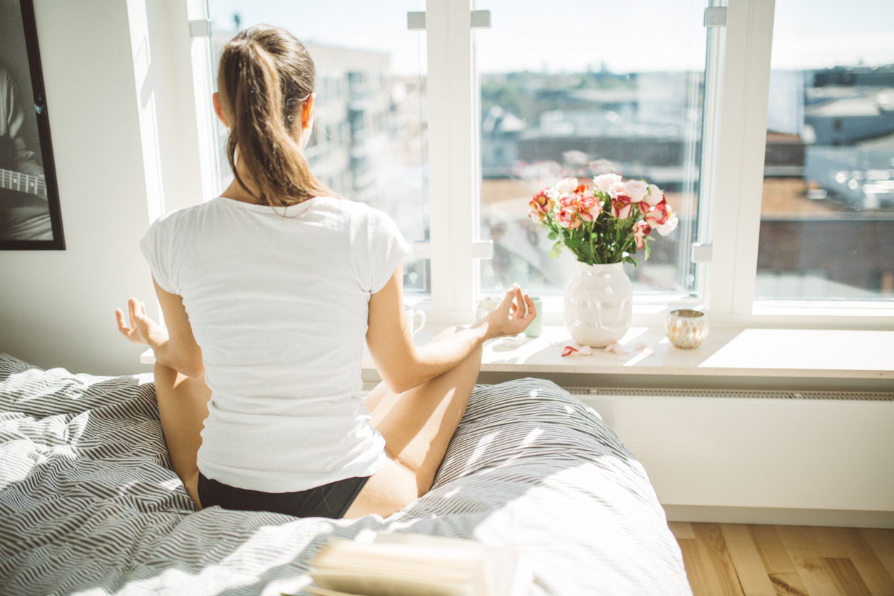 Η άσκηση του 1ος λεπτού που θα σε βοηθήσει με το πρωινό σου άγχος