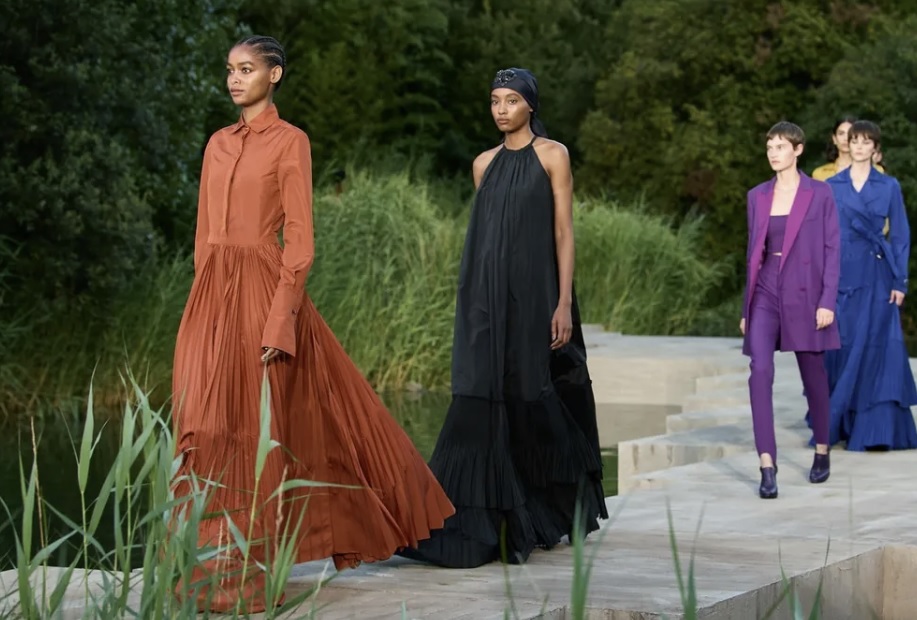 Η νέα συλλογή της Max Mara Resort 2023 ενσαρκώνει το πάθος της πορτογαλικής θηλυκότητας