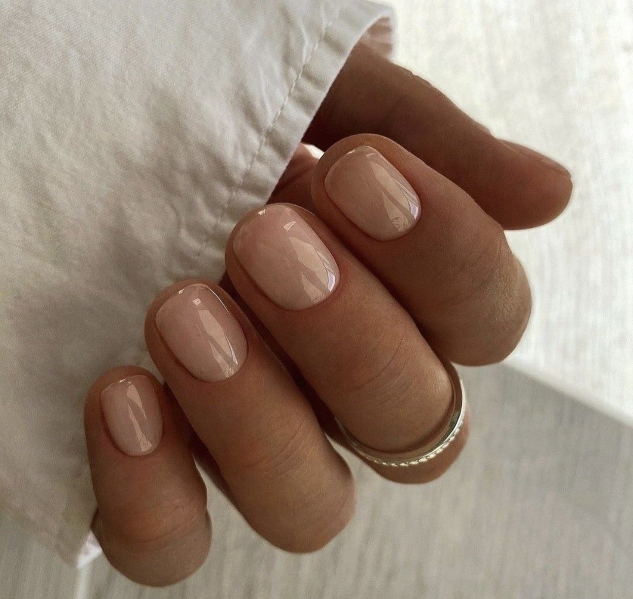 Clean Manicure: Η always chic τάση στα νύχια που ταιριάζει σε όλες τις αποχρώσεις δέρματος