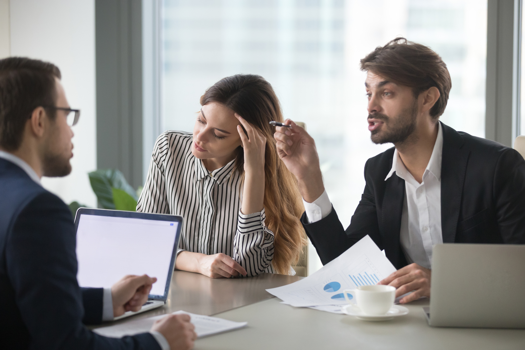 6 tips για να διαχειριστείς τους συναδέλφους που σ' εκνευρίζουν!